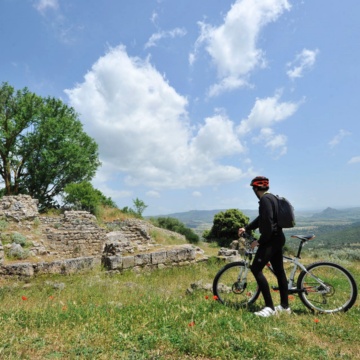 Monteleone Rocca Doria, visita al castello dei Doria in mountain-bike (foto Ivo Piras) 