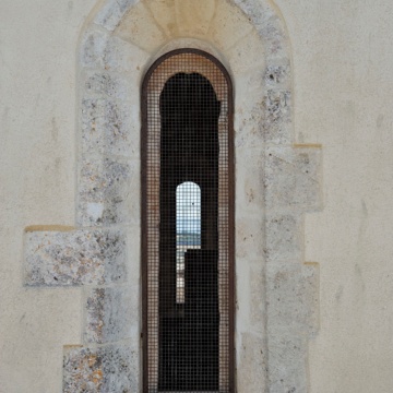 Monteleone Rocca Doria, chiesa di Sant'Antonio Abate. Monofora laterale. (foto Ivo Piras)