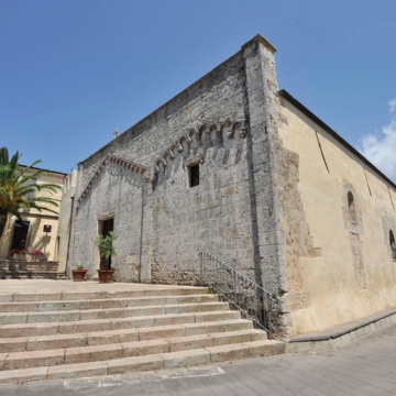 Monteleone Roccadoria, chiesa parrocchiale di Santo Stefano. Facciata. (foto Ivo Piras)