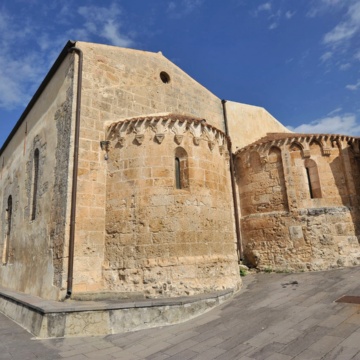 Monteleone Roccadoria, chiesa parrocchiale di Santo Stefano. Absidi. (foto Ivo Piras)